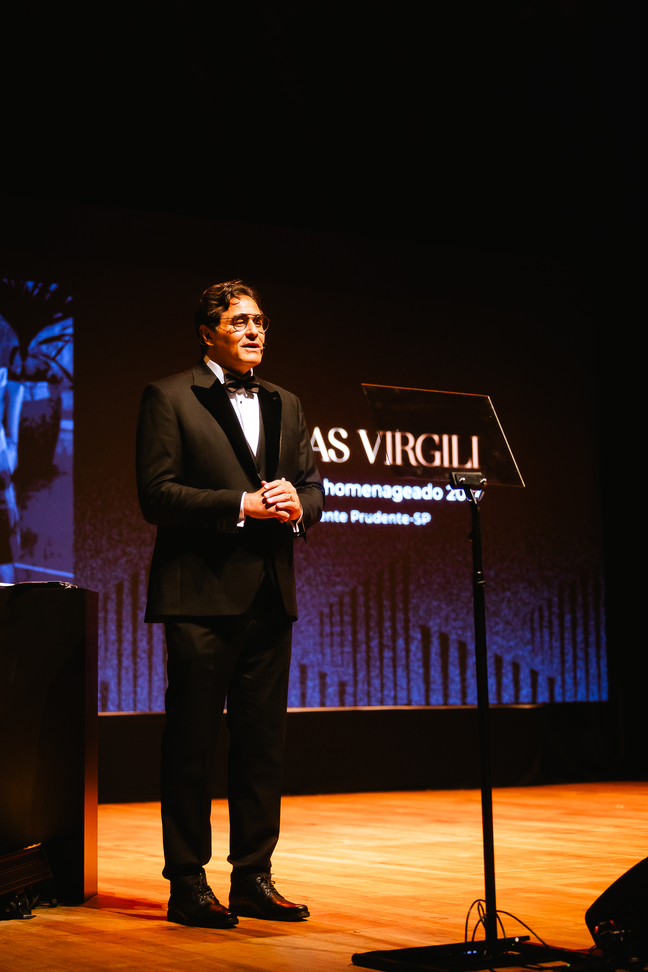 Luciano Szafir apresentando a solenidade